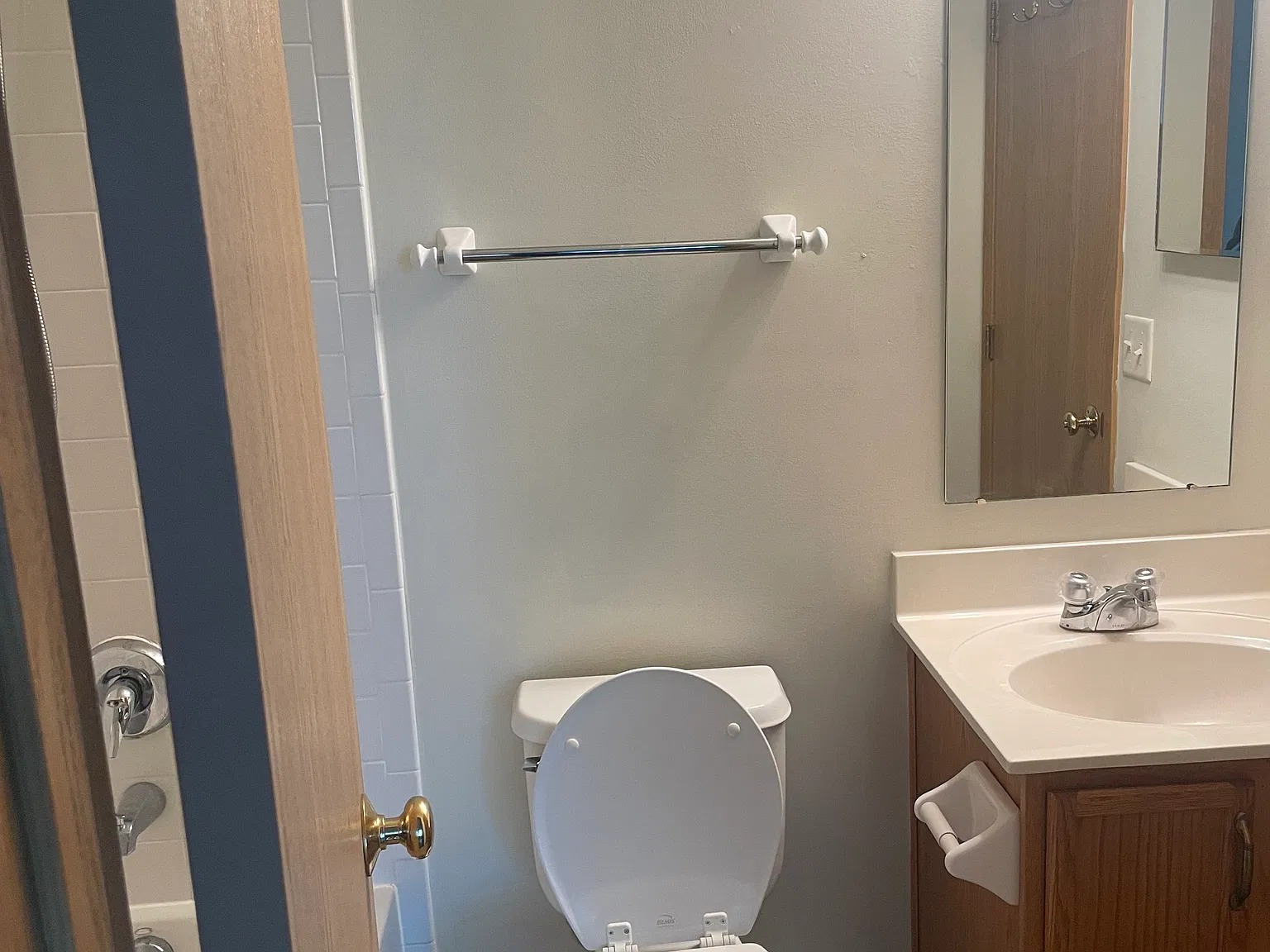 3 bed, 1.5 bath, 1200 sqft, $2,065 — Photo 3