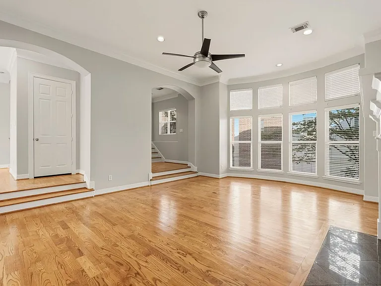 822 Stuart St — Photo 15