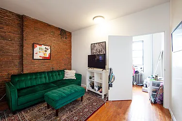 Rented by R New York