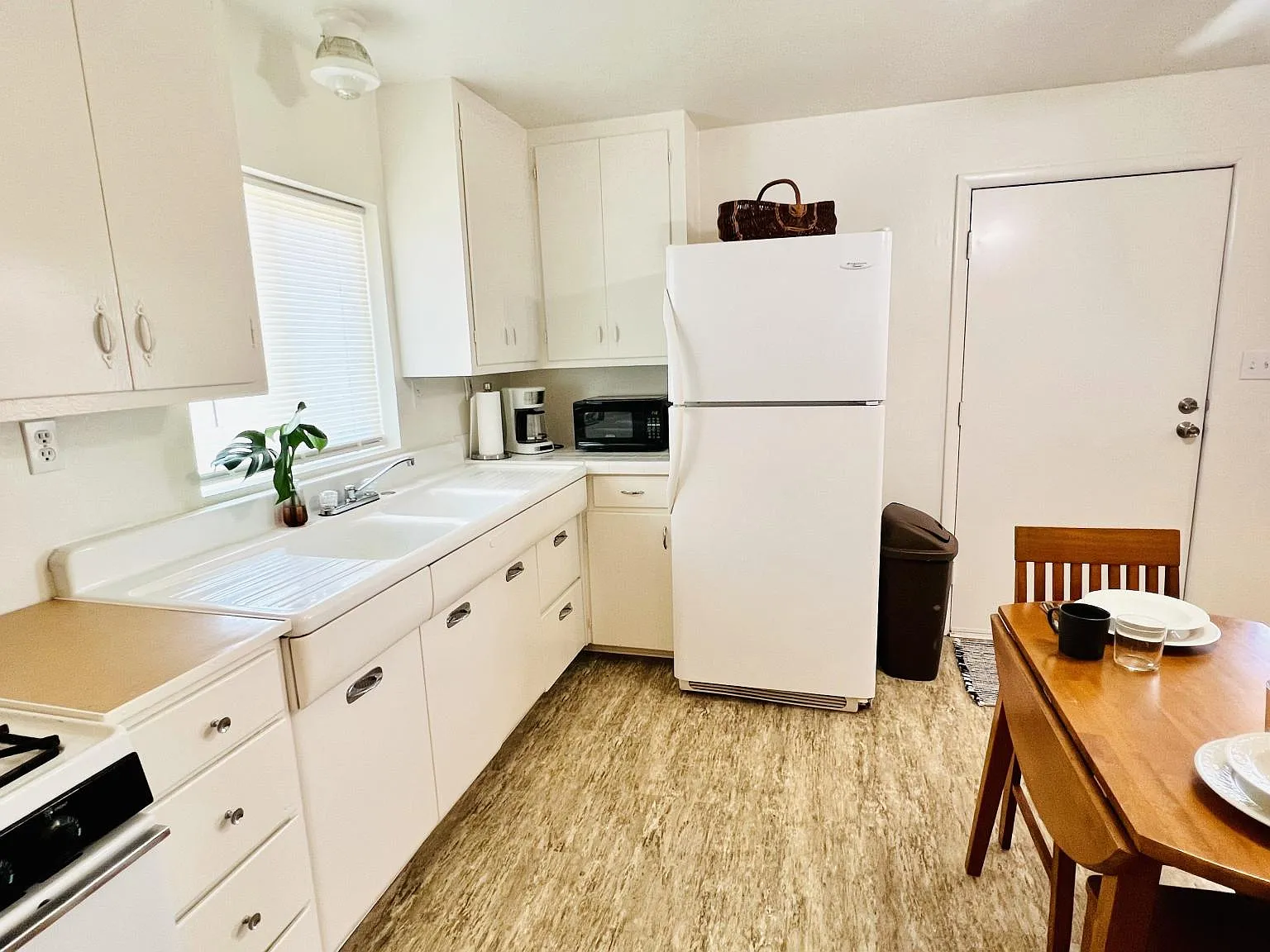 517 W Mahoney St — Photo 3