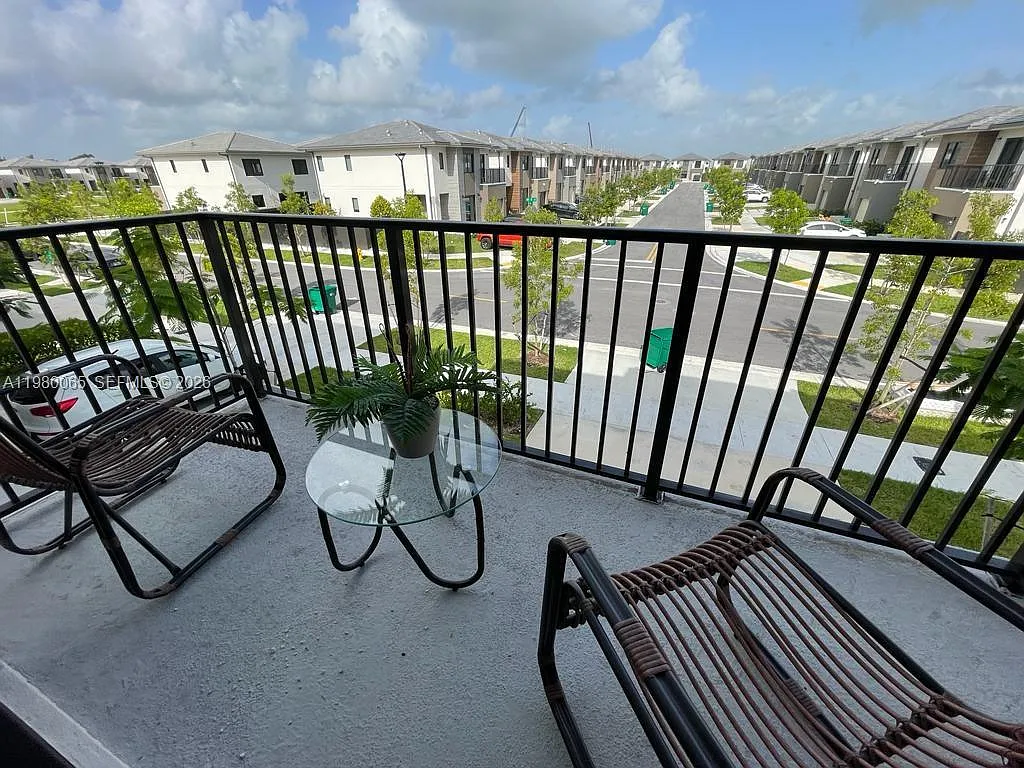 5 bed, 4.5 bath, 2250 sqft, $3,530 — Photo 4