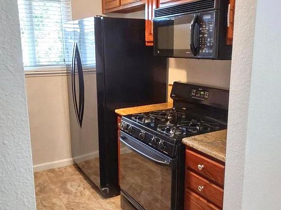 3rd image of 4600 Greenholme Dr APT 4