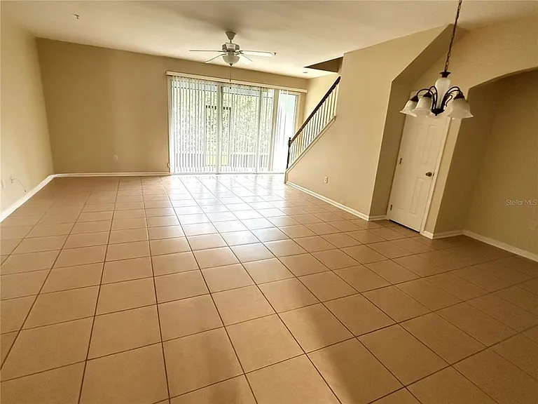 3017 Ashland Ln S — Photo 2