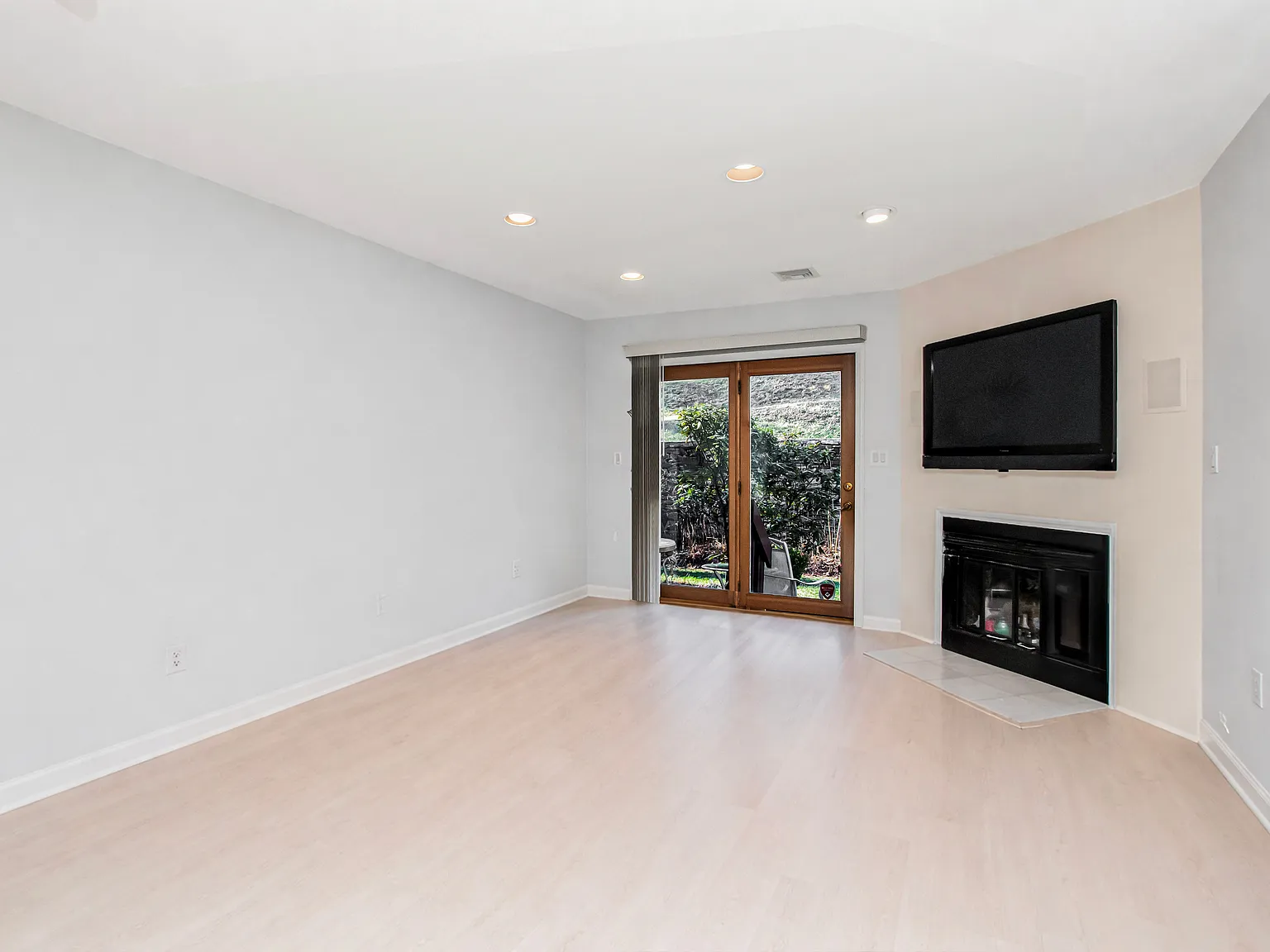 1 bed, 1.5 bath, 1452 sqft, $3,700 — Photo 2
