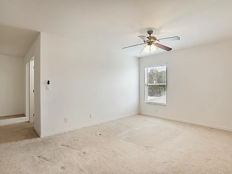 617 SE Karrigan Ter — Photo 26