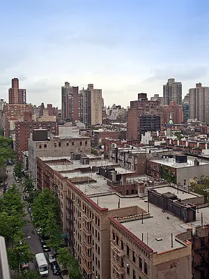 Sold by Sotheby's International Realty | media 16