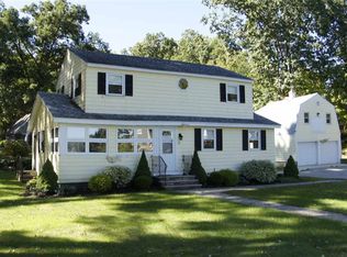 21 Round Hill Rd, Sandown, NH 03873