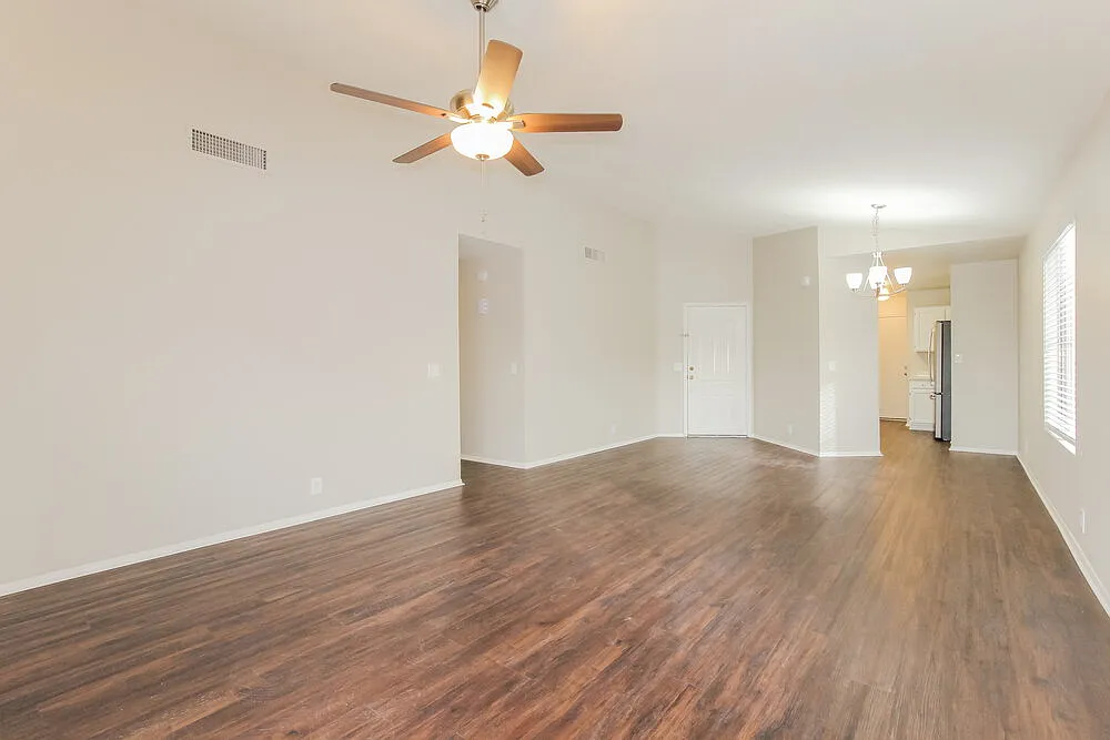 3 bed, 2.0 bath, 1224 sqft, $2,180 — Photo 4
