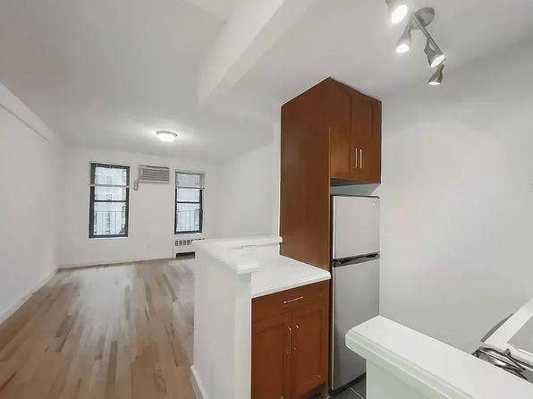 226 E 74th St APT 4B
