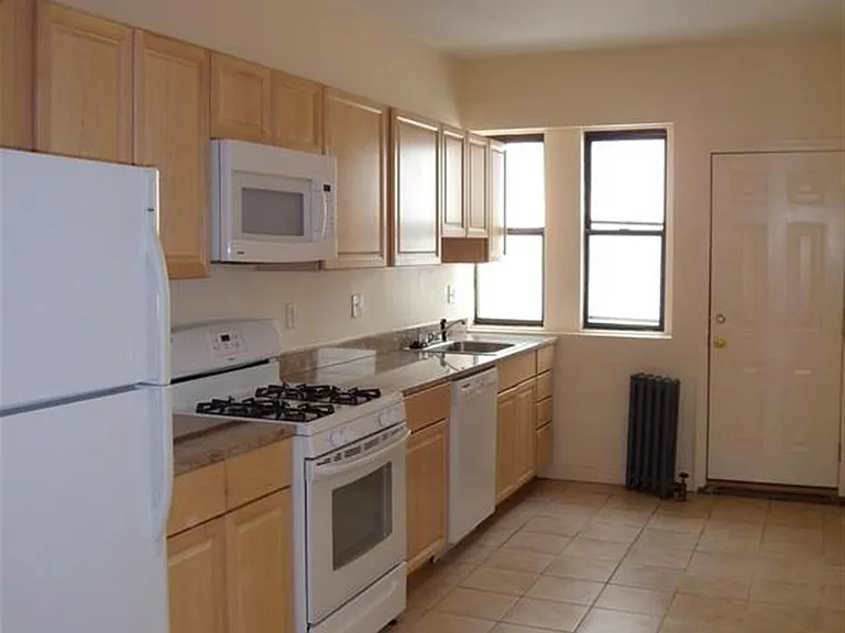 217 Highland Ave #2 — Photo 1