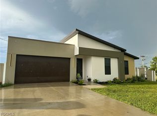 1613 N Gator Circle Cpe, Coral, FL 33909