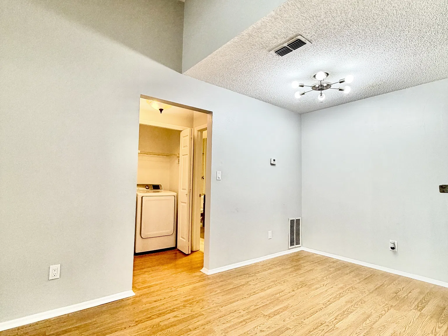 8643 Mallard Reserve Dr — Photo 2