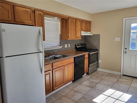4th image of 300 Live Oak Blvd