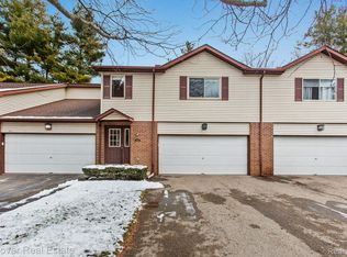 9166 Lake Pine Dr, Whitmore Lake, MI
