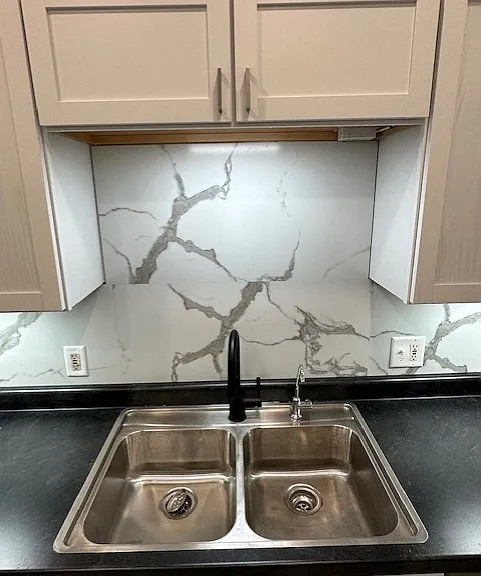Kitchen sink with a filtered drinking water faucet