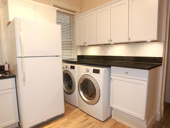 5th image of 1257 W Cornelia Ave #1F