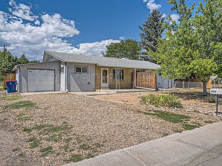 403 S Owens St — Photo 1