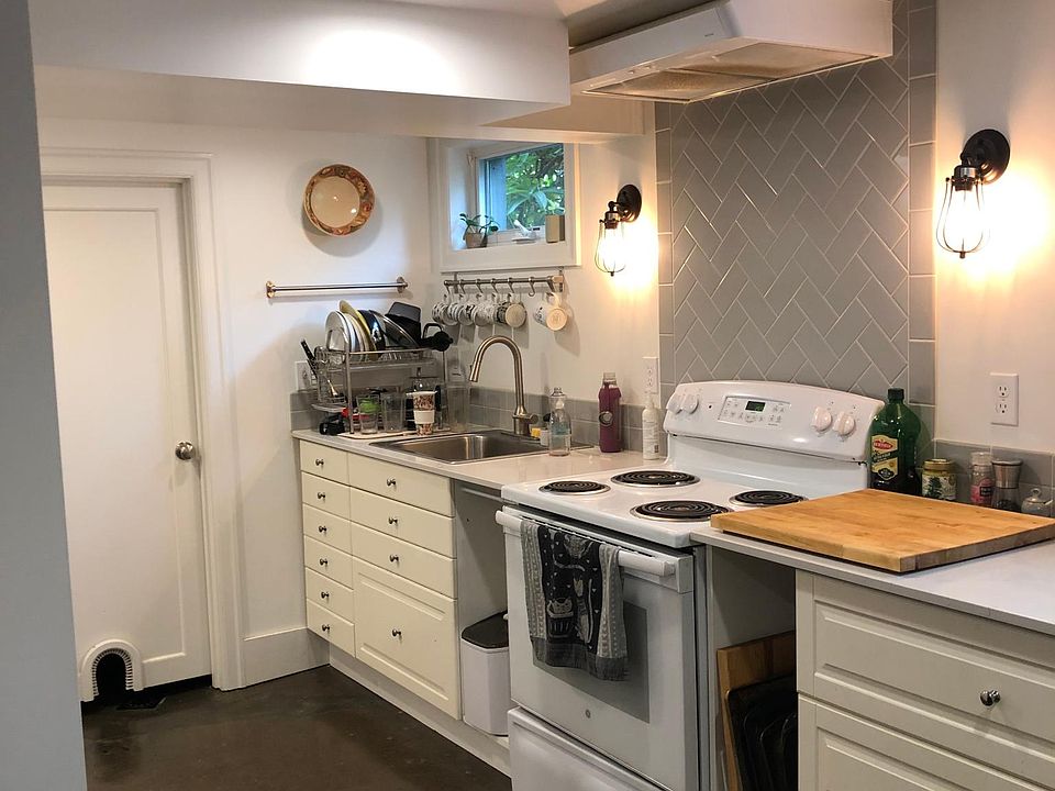 There are now doors added on either side of the oven range. The original tenant asked for the spaces to remain open.