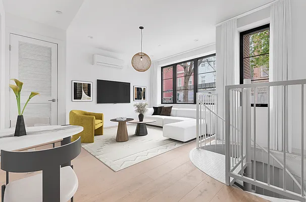 Sold by New York Casas Ltd. | media 1