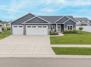 N9374 Varsity Ln, Appleton, WI 54915