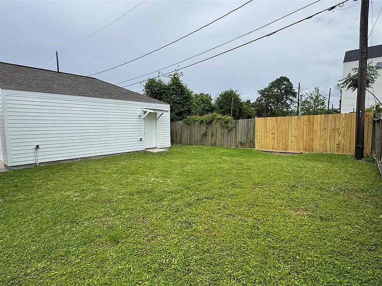 221 Hyta St — Photo 35