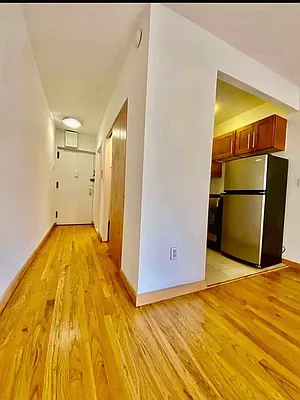 Rented by Avenues Real Estate | media 18