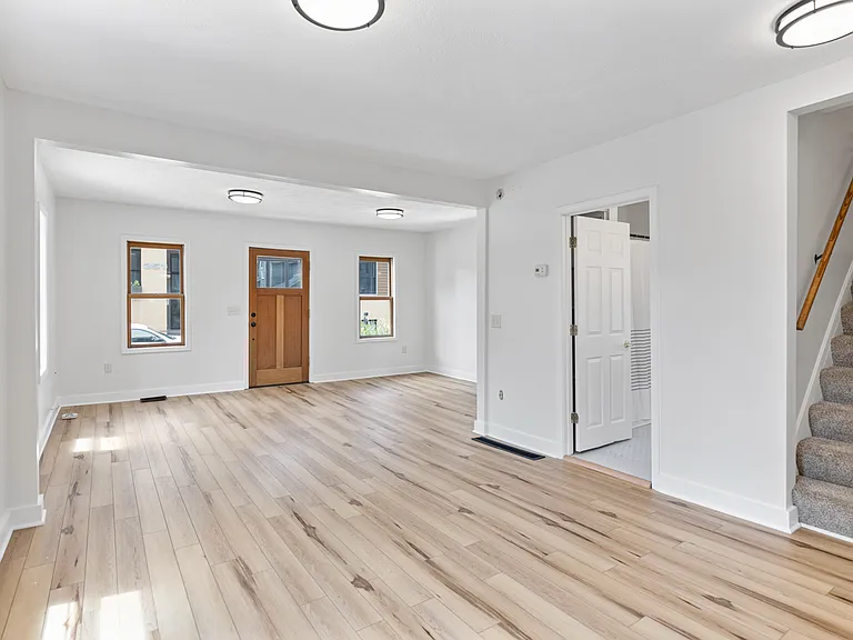 352 Calkins Ave SE — Photo 9