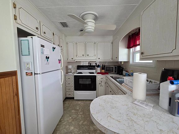 2nd image of 125 Redwood Ln