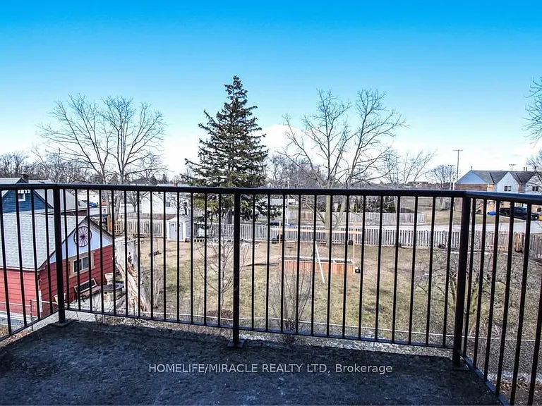 64 Louth St #303 — Photo 12