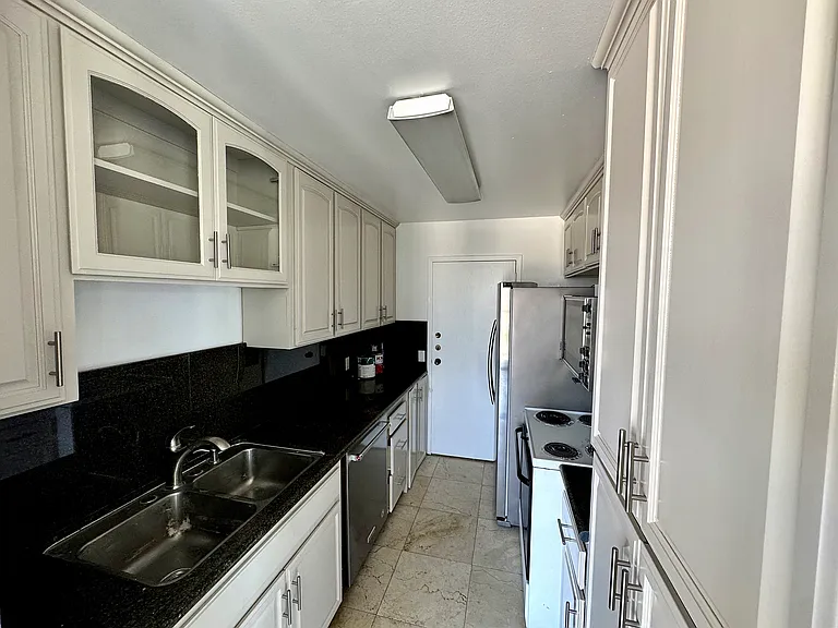 100 S Doheny Dr #803 — Photo 9