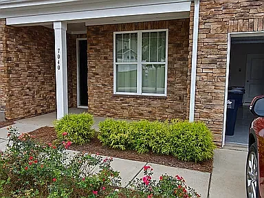 4 bed, 2.5 bath, 2175 sqft, $2,400 — Photo 2