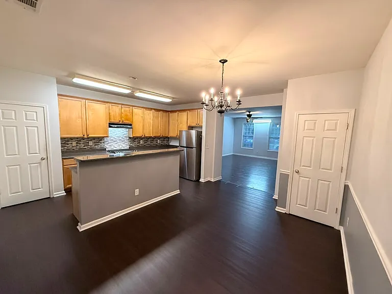 215 Galecrest Dr — Photo 9