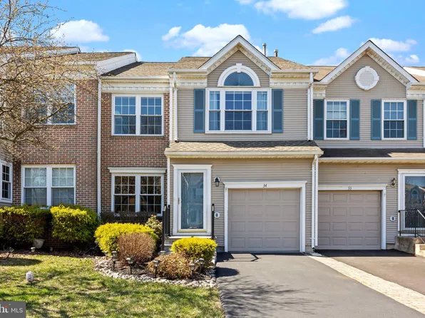34 Sparrow Walk, Newtown, PA 18940