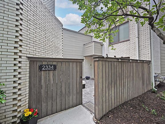 3rd image of 2334 Dana Ave