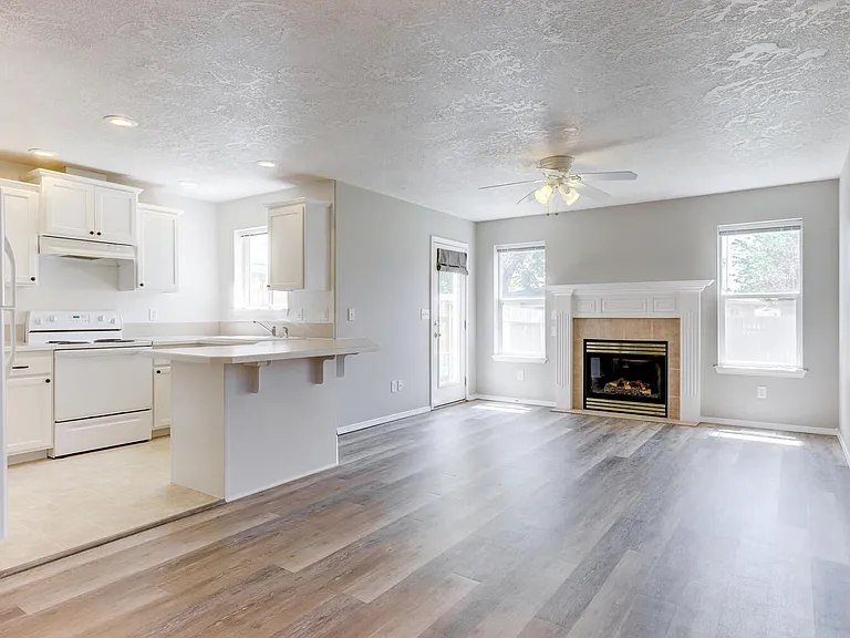3183 W Cherry Ln — Photo 6