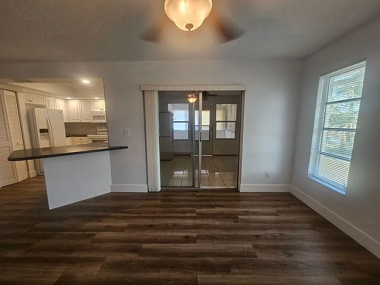 5989 Hillyer Ct — Photo 10