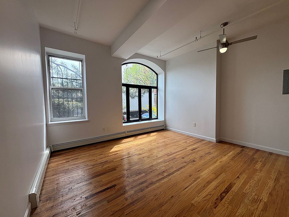 1st image of 28 Tiffany Pl #1F
