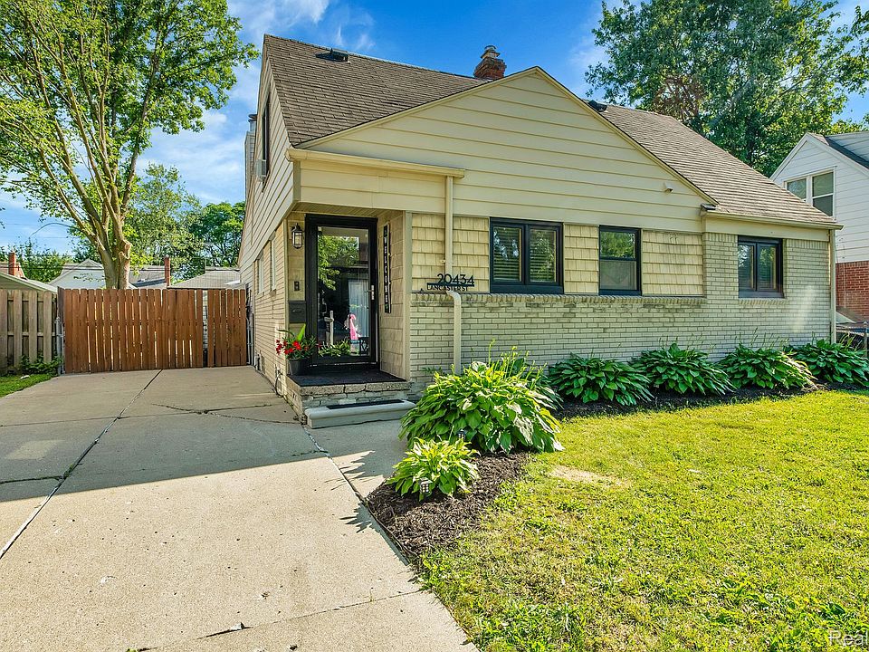 1st image of 20434 Lancaster St