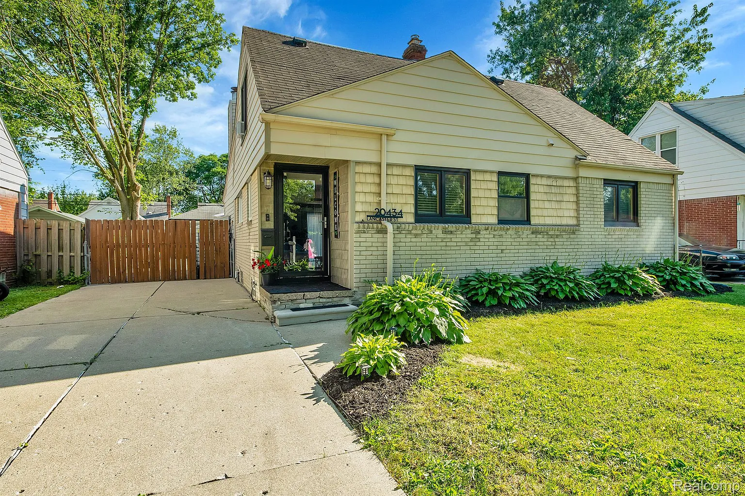 20434 Lancaster St photo 1