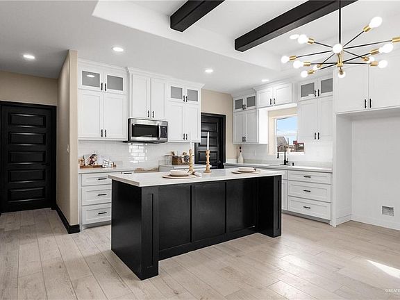 2nd image of 712 E Ricky Crossland Ave