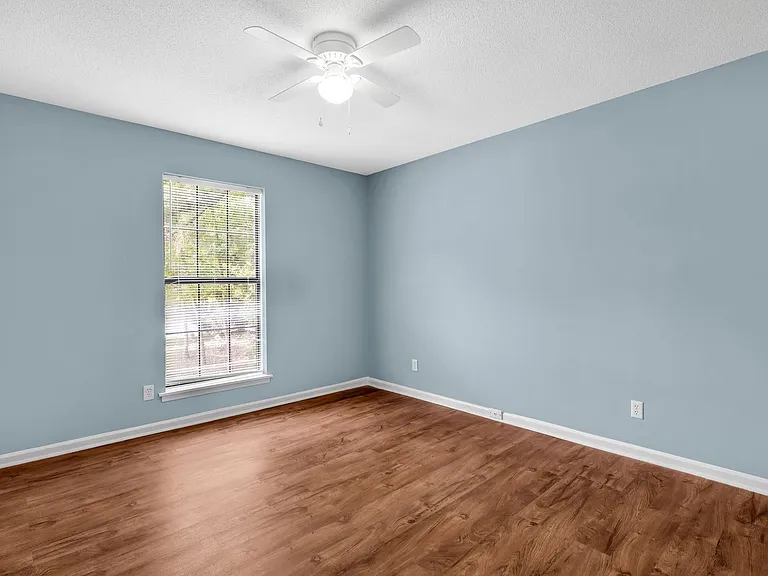 120 Stockbridge Dr — Photo 16