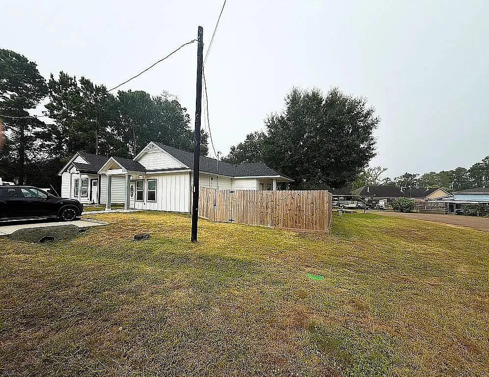3 bed, 2.0 bath, 1146 sqft, $1,745 — Photo 2