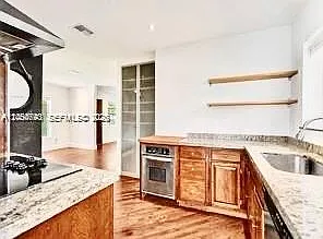 400 NE 86th St — Photo 5