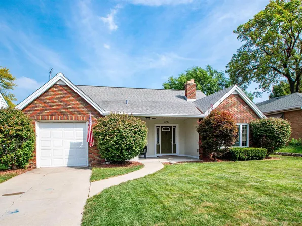 1201 W Stratford Dr, Peoria, IL 61614