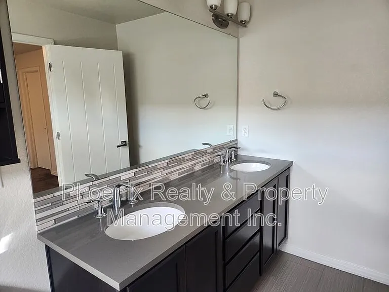 589 Gallegos Cir — Photo 16