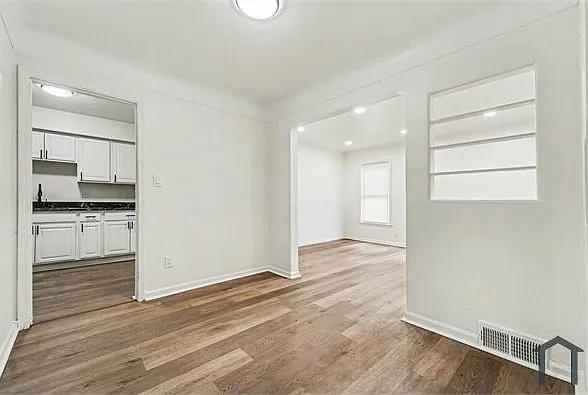 8435 Warwick St — Photo 5