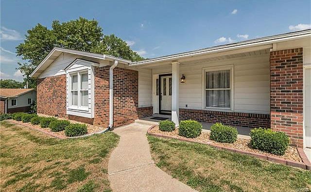 1st image of 4 San Souci Dr