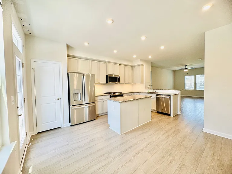 18374 Reaper Hill Ct — Photo 8