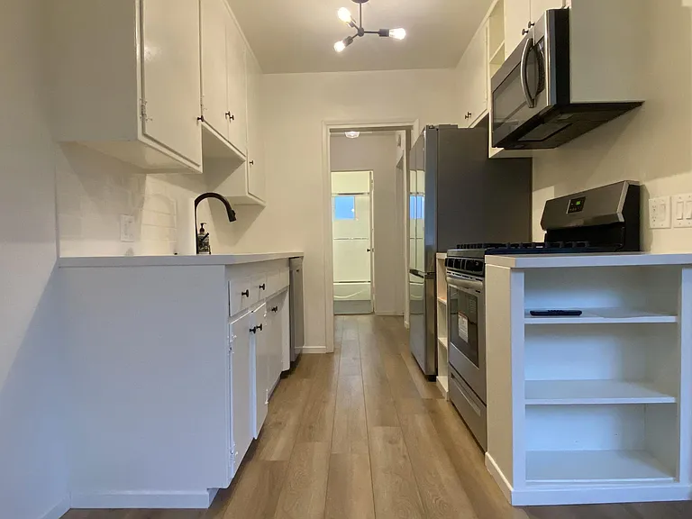 1241 Amherst Ave #8 — Photo 5