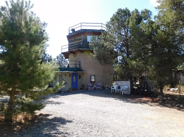 425 S Carson Rd, Carson, NM 87517